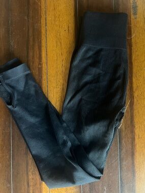 Black Ribbed High-Waist Leggings